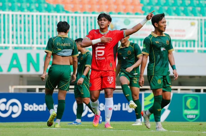 Saddam Gaffar saat selebrasi seusai mencetak gol untuk FC Bekasi City Vs Persikabo 1973 dalam laga keenam Grup 1 Liga 2 2024/2025, di Stadion Pakansari, Cibinong, Bogor, Sabtu (12/10/2024).