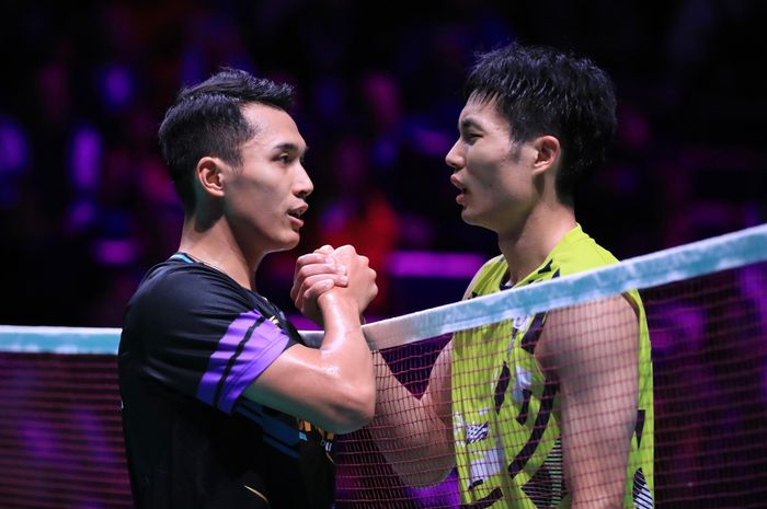 Chou Tiem Chen (kanan) beberkak perasaannya soal kalahkak Jonatan Christie (kiri) di final Arctic Open 2024.