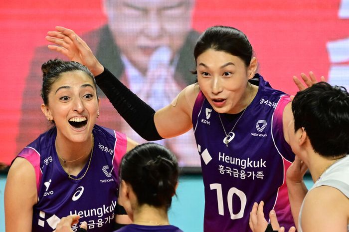 Outside hitter dan Opposite hitter Incheon Heungkuk Life Pink Spiders, Kim Yeon-koung (kanan) dan Tutku Burcu Yazgenc, akan jadi senjata utama tim pada Liga Voli Korea 2024.