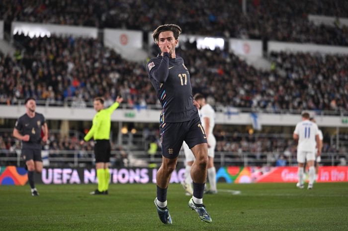 Winger Timnas Inggris, Jack Grealish, mencetak gol ke gawang Finlandia dalam ajang UEFA Nations League 2024-2025 di Helsinki Olympic Stadium, Minggu (13/10/2024).