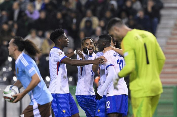 Penyerang Prancis, Randal Kolo Muani, mencetak gol ke gawang Belgia pada lanjutan UEFA Nations League 2024-2025.