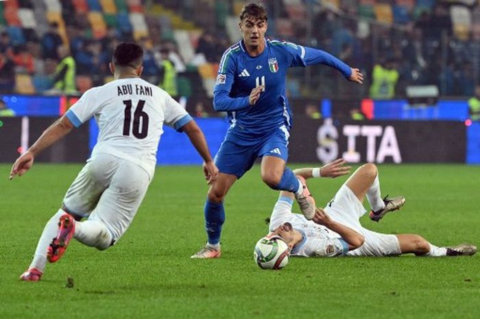 Daniel Maldini (11) melakukan debutnya untuk Timnas Italia dalam laga UEFA Nations League melawan Israel, Senin (14/10/2024) di Udine. 