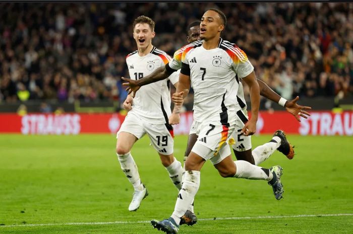 Winger Timnas Jerman, Jamie Leweling, merayakan gol ke gawang Belanda dalam lanjutan UEFA Nations League 2024-2025 di Stadion Alianz Arena, Senin (14/10/2024).