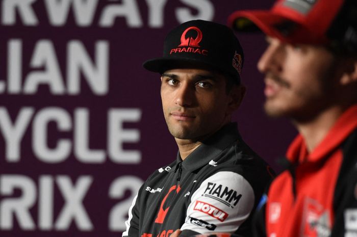 Pembalap Pramac, Jorge Martin dan Francesco Bagnaia (Ducati) dalam konferensi pers menjelang MotoGP Australia 2024 di Sirkuit Phillip Island, Kamis (17/10/2024).