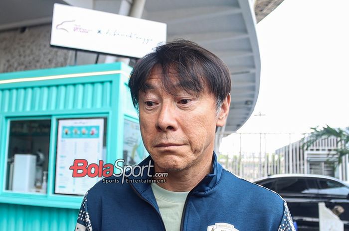 Pelatih timnas Indonesia, Shin Tae-yong, saat memberikan keterangan kepada awak media di Stadion Utama Gelora Bung Karno, Senayan, Jakarta, Kamis (17/10/2024) siang.