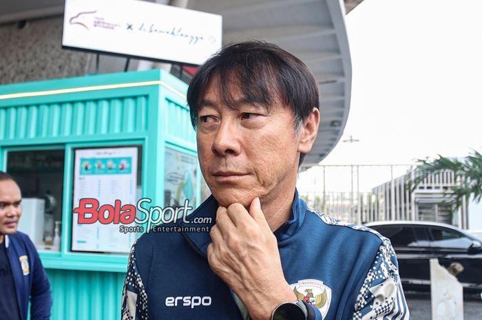 Pelatih timnas Indonesia, Shin Tae-yong, saat memberikan keterangan kepada awak media di Stadion Utama Gelora Bung Karno, Senayan, Jakarta, Kamis (17/10/2024) siang.