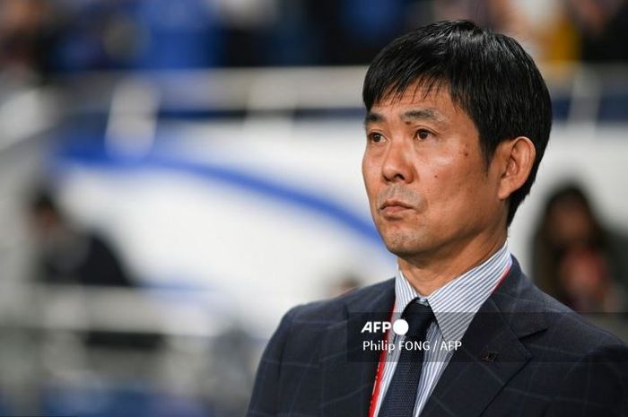 Pelatih Timnas Jepang, Hajime Moriyasu, tegang saat melawan Australia di ajang Kualifikasi Piala Dunia 2026.