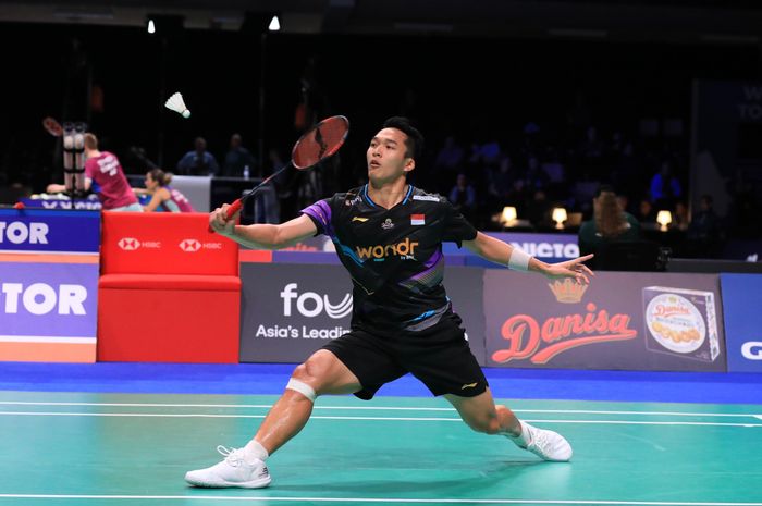 Aksi tunggal putra Indonesia, Jonatan Christie, pada babak kedua Denmark Open 2024, Kamis (17/10/2024)