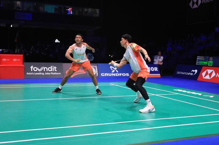 Ganda putra Indonesia, Fajar Alfian/Muhammad Rian Ardianto, saat bertanding pada perempat final Denmark Open 2024 di Jyske Bank Arena, Odense, Denmark, 18 Oktober 2024.