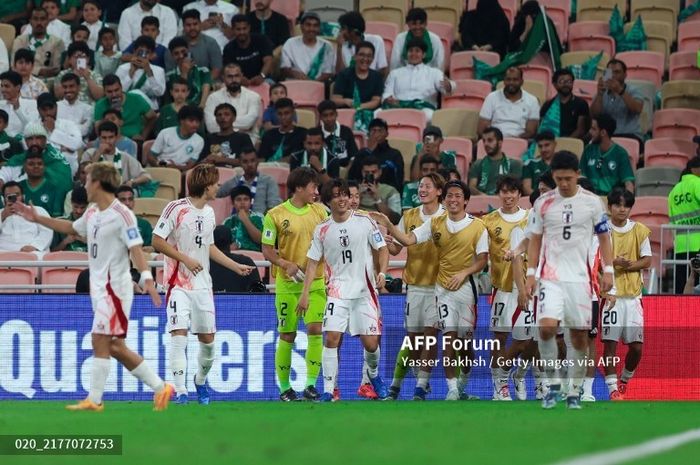 Bomber Timnas Jepang, Koki Ogawa (19), melakukan selebrasi bersama rekan-rekannya usai mencetak gol ke gawang Timnas Arab Saudi.