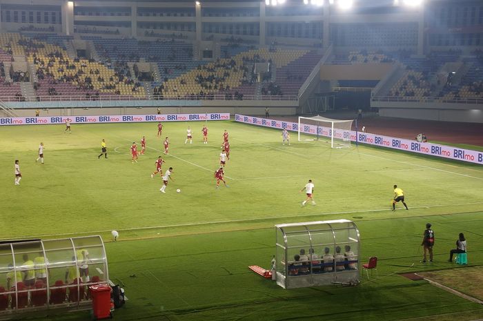 Suasana pertandingan antara Persis Solo melawan Borneo FC, Sabtu (19/10/2024).