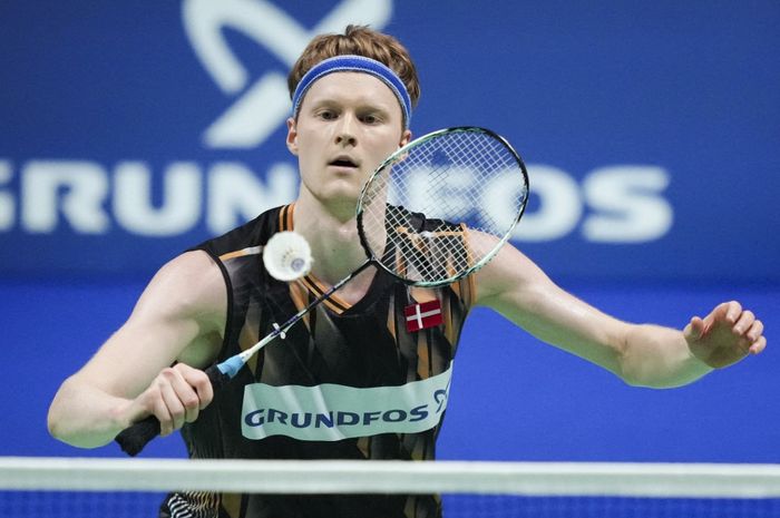 Pebulu tangkis tunggal putra Denmark, Anders Antonsen, pada final Denmark Open 2024 di Jyske Bank Arena, Odense, Denmark, Minggu (21/10/2024). 