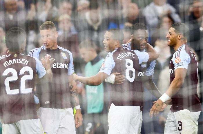 Para pemain Aston Villa merayakan gol Jhon Duran (dua dari kanan) dalam duel kontra Bologna di Villa Park, Birmingham (22/10/2024).