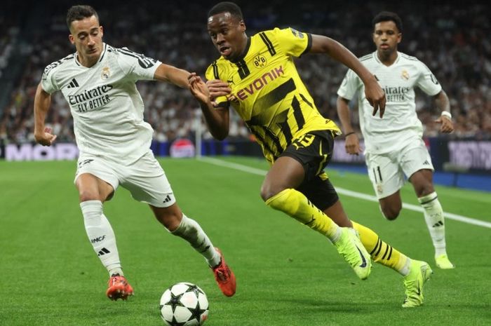 Jamie Gittens beraksi saat Borussia Dortmund kalah dari Real Madrid pada lanjutan Liga Champions 2024-2025.