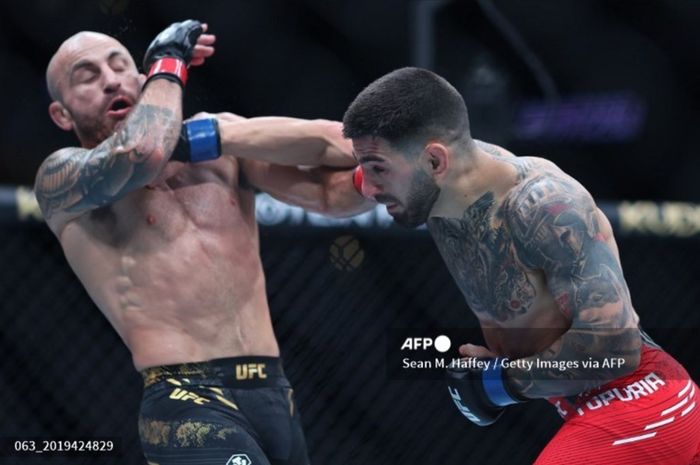 Raja kelas bulu UFC, Ilia Topuria (kanan) yang sempat menantang Islam Makhachev ternyata diburu petarung sangar lain, Youssef Zalal.