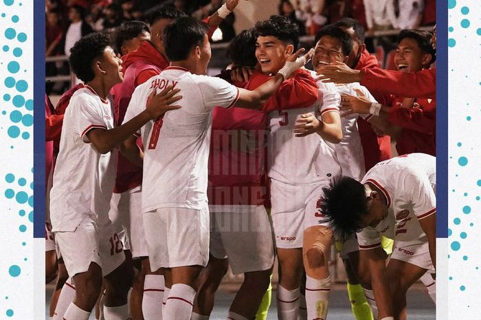 Para pemain timnas U-17 Indonesia melakukan selebrasi usai Mathew Baker mencetak gol ke gawang Kuwait pada matchday perama Grup G Kualifikasi Piala Asia U-17 2025 di Stadion Al Ahmadi, Kuwait, Rabu (23/10/2024)