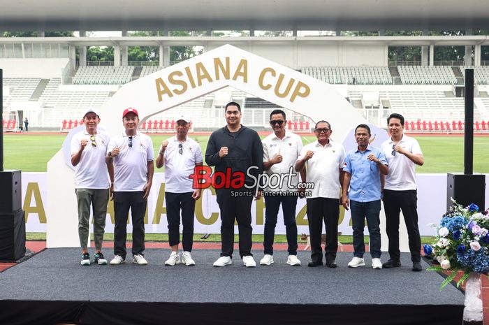 Menteri Pemuda dan Olahraga Republik Indonesia, Dito Ariotedjo dan sejumlah jajaran terkait termasuk PSSI saat hadir pada acara Asiana Cup 2024 di Stadion Madya, Senayan, Jakarta, Kamis (24/10/2024) pagi.