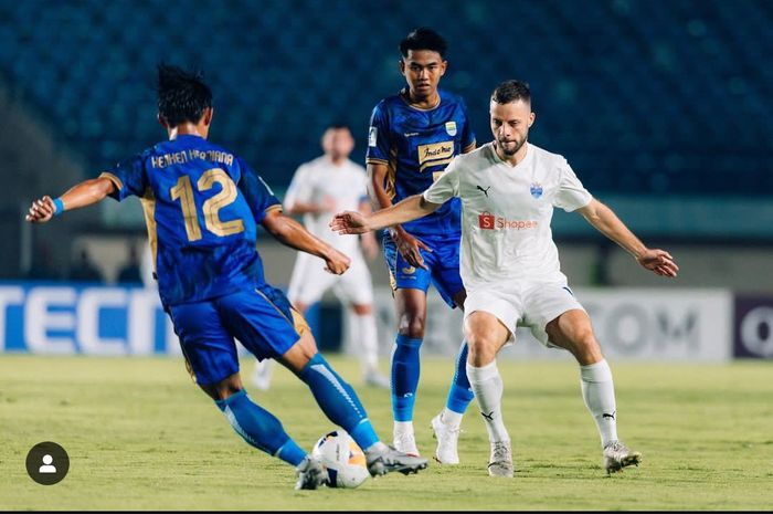 Suasana pertandingan antara Persib vs Lion City Sailors pada matchday ketiga Grup F AFC Champions League Two (ACL 2) 2024-2025 di Stadion Si Jalak Harupat, Bandung, Kamis (24/10/2024).