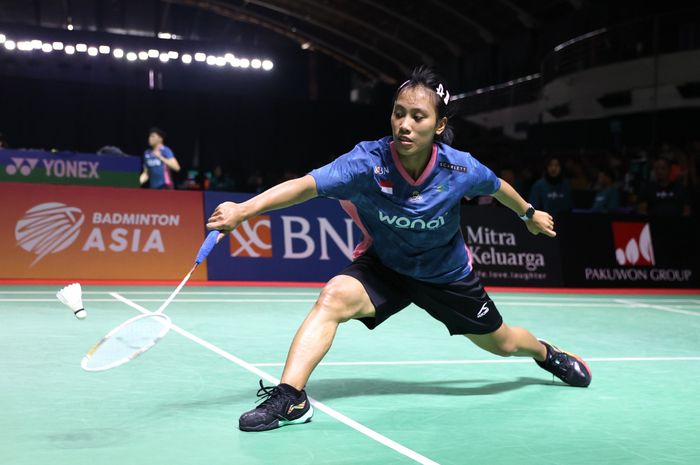 Pebulu tangkis tunggal putri Indonesia, Mutiara Ayu Puspitasari. melangkah ke babak semifinal Indonesia International Challenge 2024 dalam laga di Jatim Expo, Surabaya, Jumat (25/10/2024).