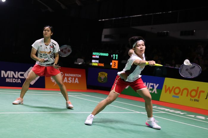 Pasangan ganda putri Indonesia, Lanny Tria Mayasari/Siti Fadia Silva Ramadhanti, pada peremoat final Indonesia International Challenge 2024 di Jatim Expo, Surabaya, Jumat, (25/10/2024).