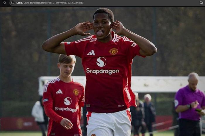 Penyerang pilihan Ruud van Nistelrooy, Chido Obi-Martin, sukses mencetak hat-trick dalam 14 menit danbisa menjadi calon bomber tajam Manchester United.