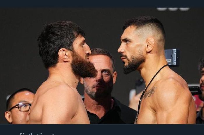 Magomed Ankalaev (kanan) kalahkan Aleksandar Rakic (kiri) pada UFC 308