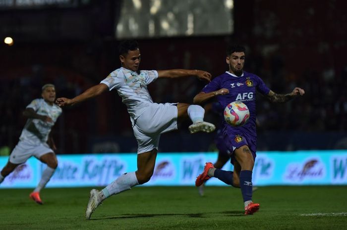 Suasana pertandingan antara Persib Bandung melawan Persik Kediri, Senin (28/10/2024).