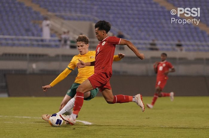 Suasana pertandingan antara timnas U-17 Indonesia vs Australia yang terlaksana di Stadion Abdullah Alkhalifa Alsabah, Mishref, Kuwait, Minggu (27/10/2024).