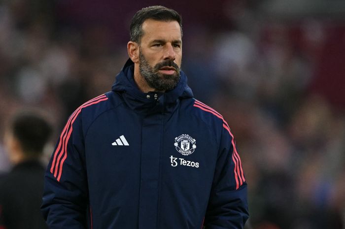 Ruud van Nistelrooy menjalani debut sebagai pelatih interim Man United dalam duel Piala Liga Inggris melawan Leicester City di Old Trafford (30/10/2024).