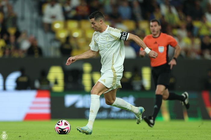 Aksi Cristiano Ronaldo dalam laga Al Nassr vs Al Taawoun pada babak 16 besar King's Cup 2024-2025 di Stadion Al Awwal Park, Selasa (29/10/2024).