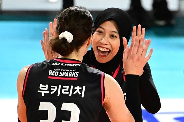 Dua spiker Daejeon JungKwanJang Red Sparks, Megawati Hangestri Pertiwi dan Vanja Bukilic saat laga melawan Hwaseong IBK Altos pada Liga Voli Korea, Rabu, 30 Oktober 2024