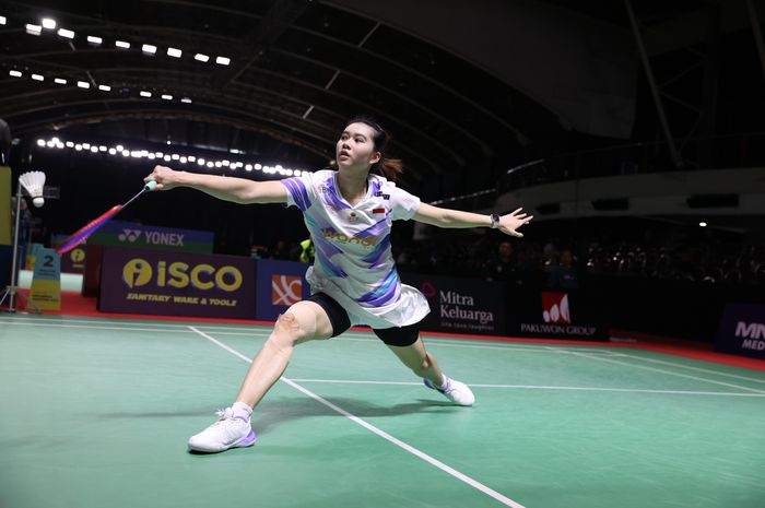 Pebulu tangkis tunggal putri Indonesia, Chiara Marvella Handoyo, pada babak pertama Indonesia Masters II di Jatim Expo, Surabaya, Rabu (30/10/2024).