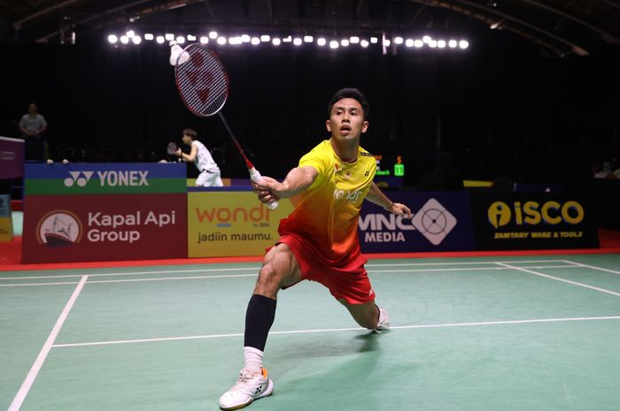 Tunggal putra Indonesia, Yohanes Saut Marcellyno, saat tampil pada semifinal Indonesia Masters 2024 Super 100 di Jatim Expo, Surabaya