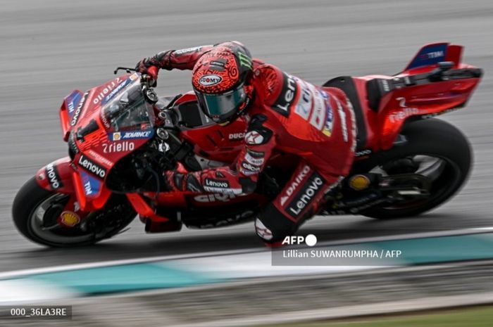 Pembalap Ducati Lenovo, Francesco Bagnaia pada sesi latihan bebas MotoGP Malaysia 2024 di Sirkuit Sepang, Malaysia,  Jumat (1/11/2024)