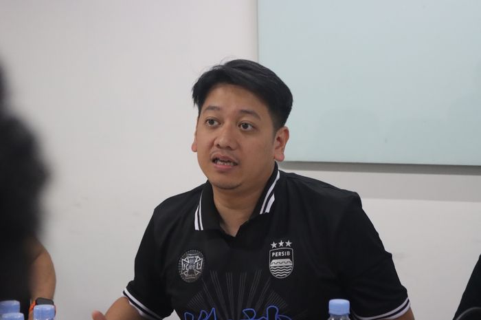 Adhitia Putra Herawan (Interim Sport Director Persib) Saat berkunjung ke kantor BolaSport.com, Jakarta, Selasa (29/10/2024).