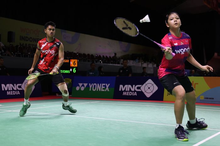 Pasangan ganda campuran Indonesia, Jafar Hidayatullah/Felisha Alberta Nathaniel Pasaribu, pada babak perempat final Indonesia Masters II 2024 di Jatim Expo, Surabaya, Jumat (1/11/2024).