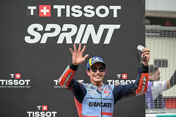 Pembalap Gresini, Marc Marquez, merayakan podium kedua sprint race MotoGP Malaysia 2024 di Sirkuit Sepang, Sabtu (2/11/2024).