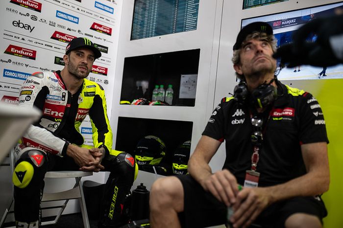 Pembalap Pertamina Enduro VR46, Andrea Iannone, di paddock pada MotoGP Malaysia 2024