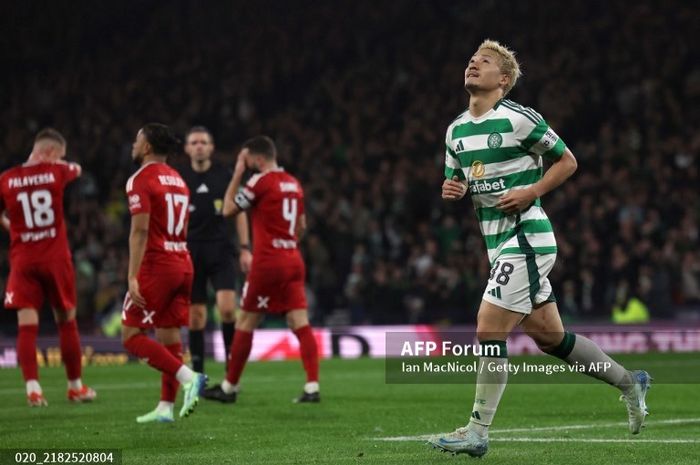 Penyerang Celtic, Daizen Maeda, mencetak gol ke gawang Aberdeen di Liga Skotlandia.