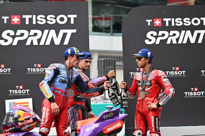 (ki-ka) Marc Marquez, Jorge Martin, dan Enea Bastianini pada podium Sprint MotoGP Malaysia 2024