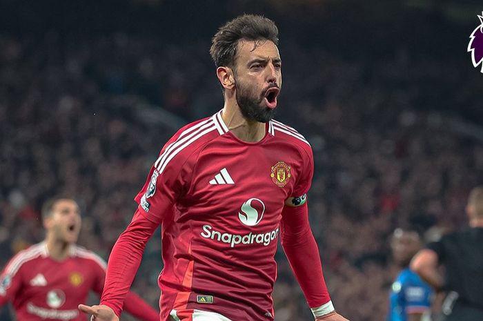 Aksi Bruno Fernandes pada laga pekan ke-10 Liga Inggris antara Manchester United dan Chelsea di Stadion Old Trafford, Minggu (3/11/2024).