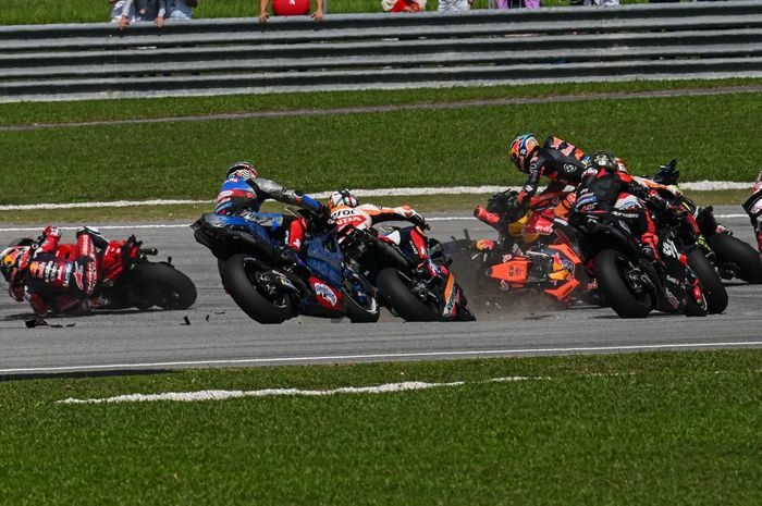 Kekacauan pada lap pertama MotoGP Malaysia 2024 yang melibatkan Fabio Quartararo, Jack Miller, dan Brad Binder