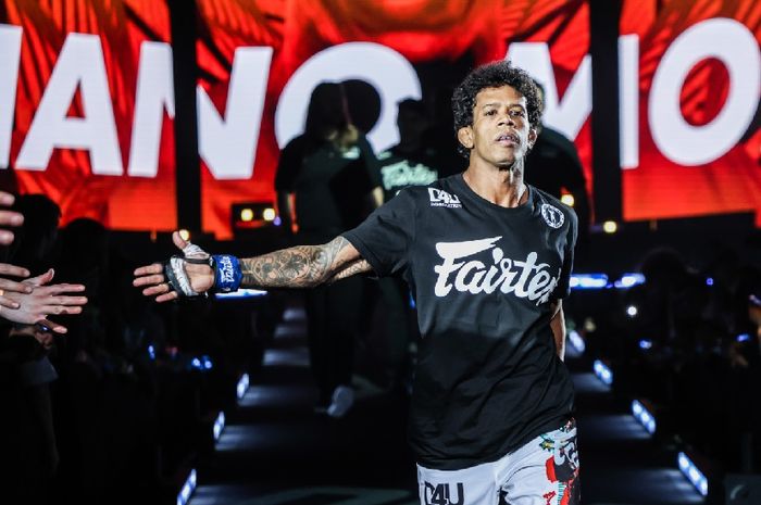 Jagoan kelas terbang MMA ONE Championship, Adriano Moraes.