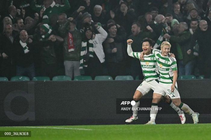 Bintang Timnas Jepang dan Celtic, Reo Hatate, berselebrasi usai mencetak gol ke gawang RB Leipzig.