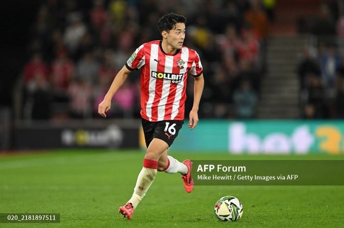 Bek kanan Southampton, Yukinari Sugawara.