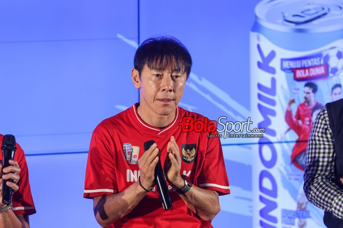 Pelatih timnas Indonesia, Shin Tae-yong, saat hadir di Media Center Stadion Utama Gelora Bung Karno, Senayan, Jakarta, Kamis (7/11/2024).