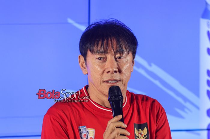 Pelatih timnas Indonesia, Shin Tae-yong, saat hadir di Media Center Stadion Utama Gelora Bung Karno, Senayan, Jakarta, Kamis (7/11/2024).