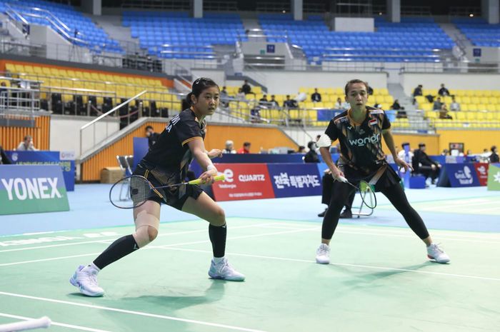 Pasangan ganda putri Indonesia, Febriana Dwipuji Kusuma/Amallia Cahaya Pratiwi, pada babak kedua Korea Masters 2024 di Iksan Gymnasium,  Iksan, Korea Selatan, Kamis (7/11/2024).