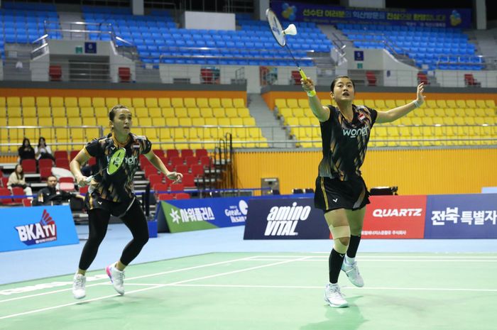 Pasangan ganda putri Indonesia, Febriana Dwipuji Kusuma/Amallia Cahaya Pratiwi, pada babak semifinal Korea Masters 2024 di Iksan Gymnasium, Iksan, Korea Selatan, Sabtu (9/11/2024).