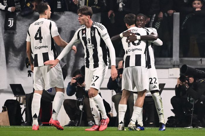 Timothy Weah merayakan golnya ke gawang Torino bersama Kenan Yildiz dan rekan-rekannya yang lain saat Juventus menang 2-0 dalam laga Derby della Mole, Sabtu (9/11/2024) atau Minggu dini hari WIB.